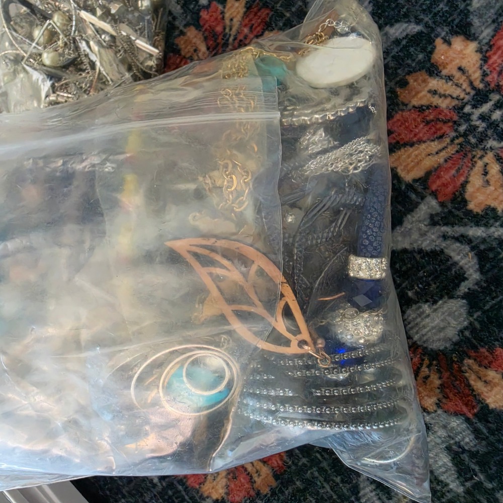 2.5lb Mixed Jewelry Lot Wearable Craft Beaded Necklaces Bracelets Earrings - Picture 4 of 6